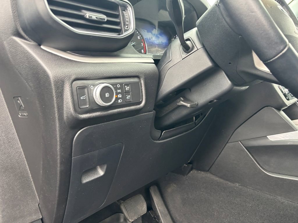 Used 2022 Ford Explorer XLT w/ Equipment Group 202A AWD/4WD image 22