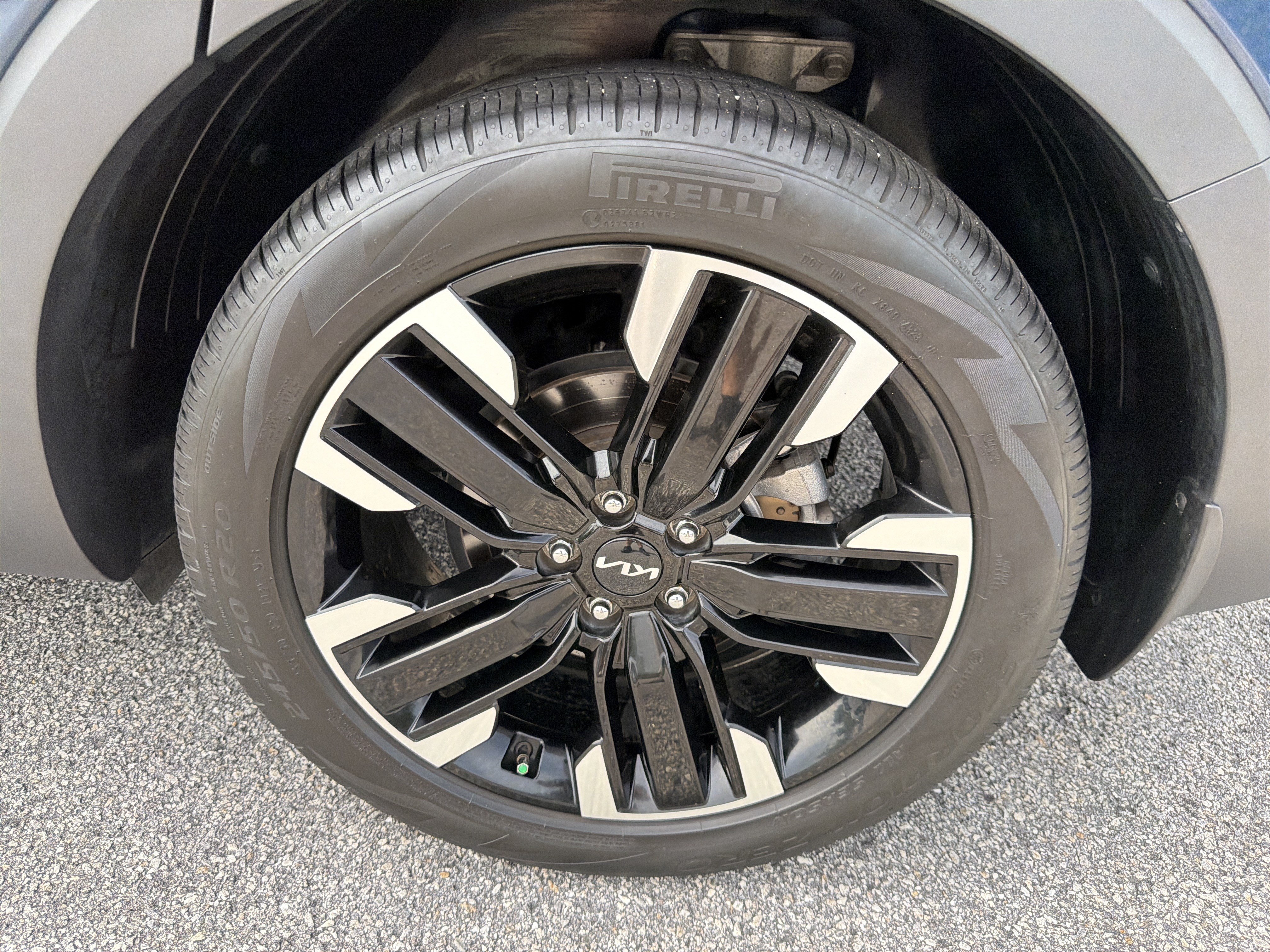 Used 2024 Kia Telluride SX w/ Towing Package FWD image 23