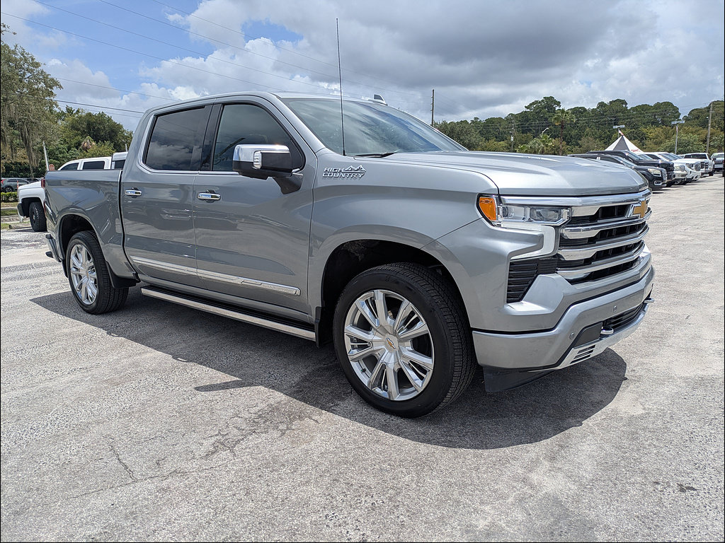 Used 2025 Chevrolet Silverado 1500 High Country AWD/4WD image 2