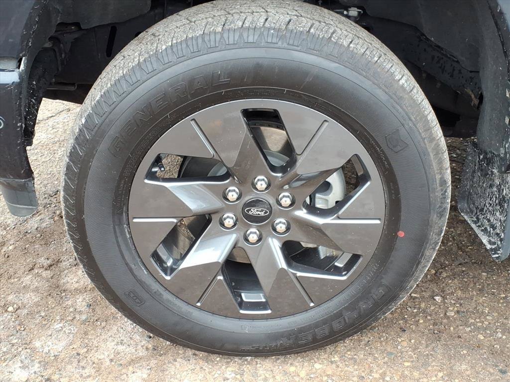 Used 2022 Ford F150 Lightning Lariat image 9