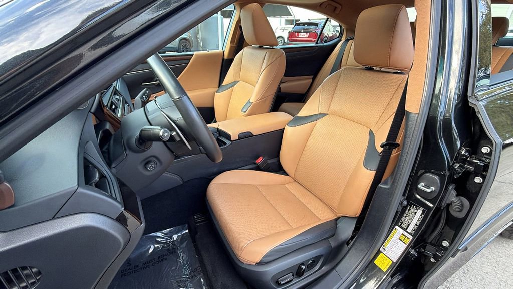 Used 2022 Lexus ES 300h w/ Premium Package image 31