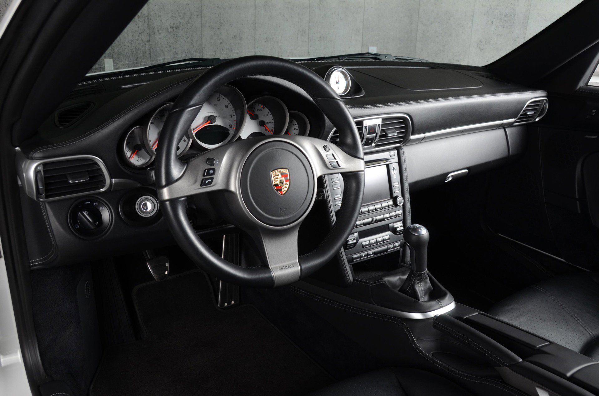 Used 2010 Porsche 911 Carrera 4S image 4