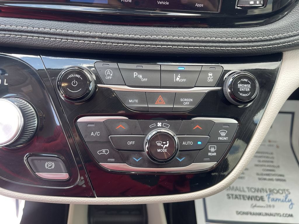 Used 2024 Chrysler Pacifica Touring-L AWD/4WD image 22