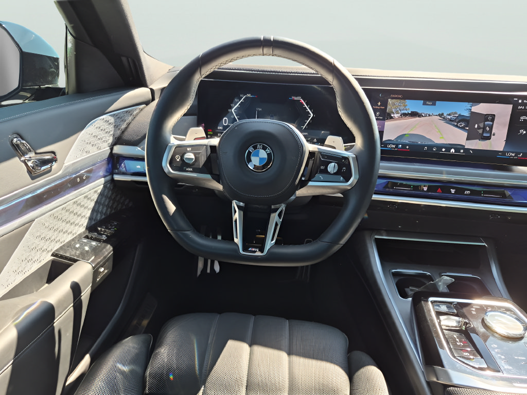 Used 2023 BMW 740i w/ Executive Package RWD image 29