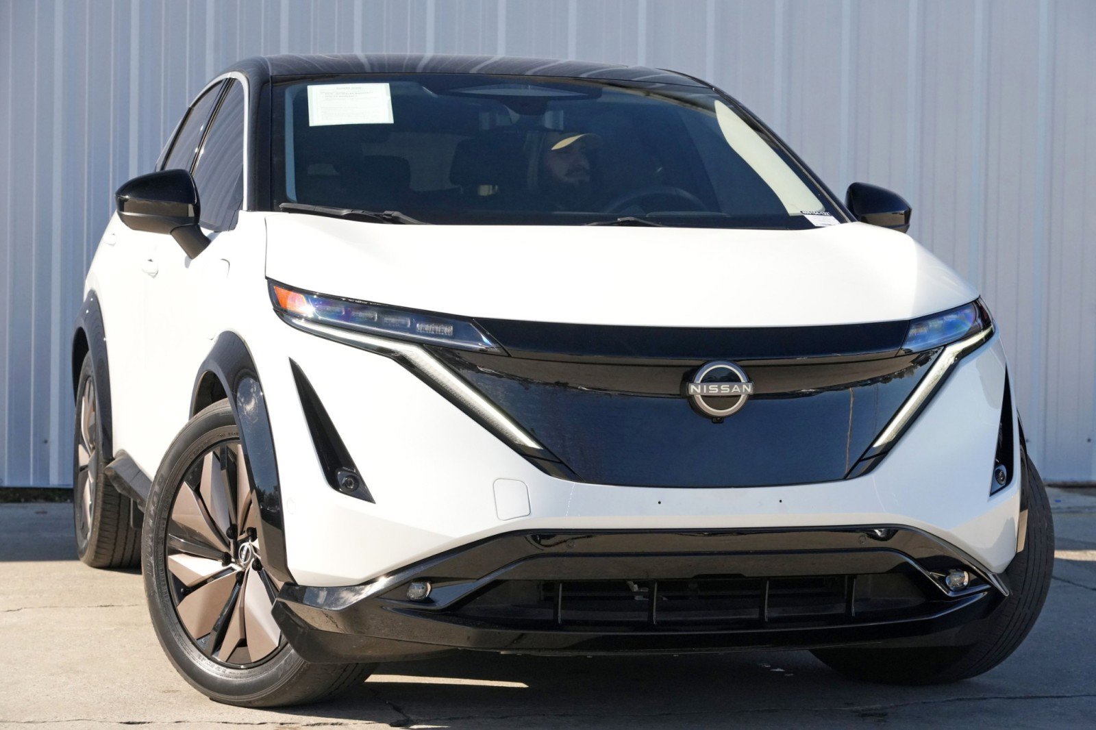 Used 2023 Nissan Ariya Premiere image 2