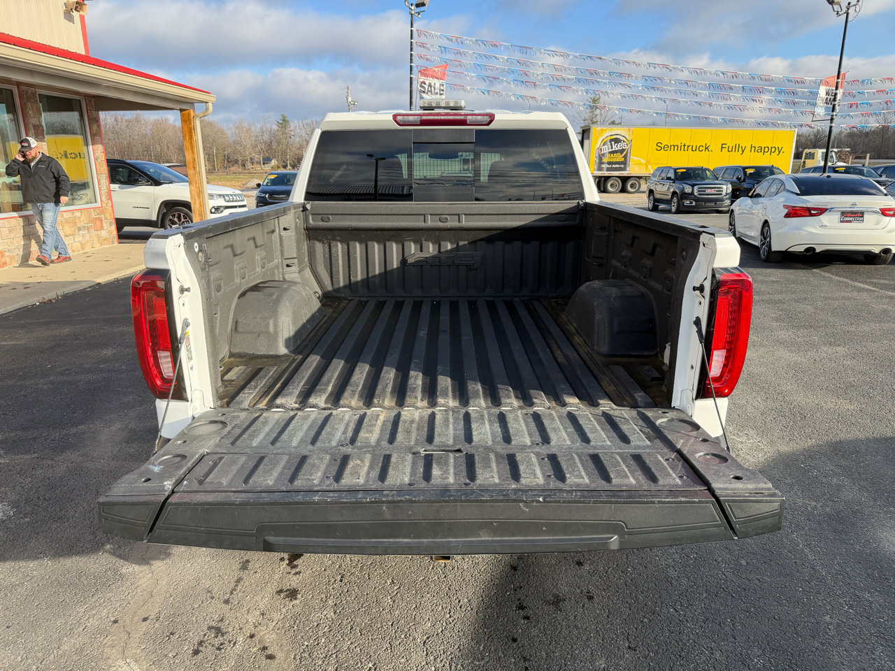 Used 2022 GMC Sierra 1500 AT4 w/ AT4 Preferred Package image 7