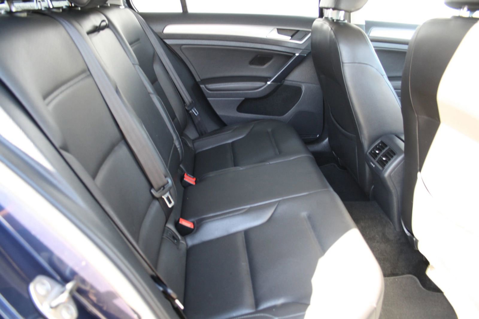 Used 2015 Volkswagen Golf S image 11