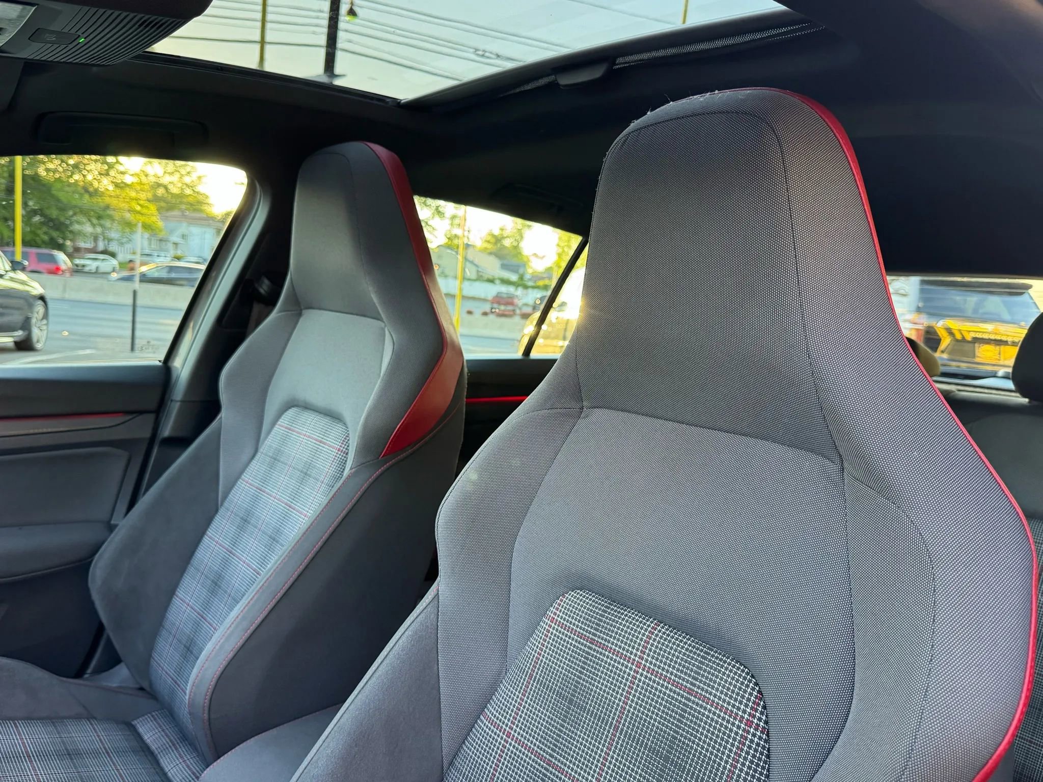 Used 2022 Volkswagen GTI SE image 10