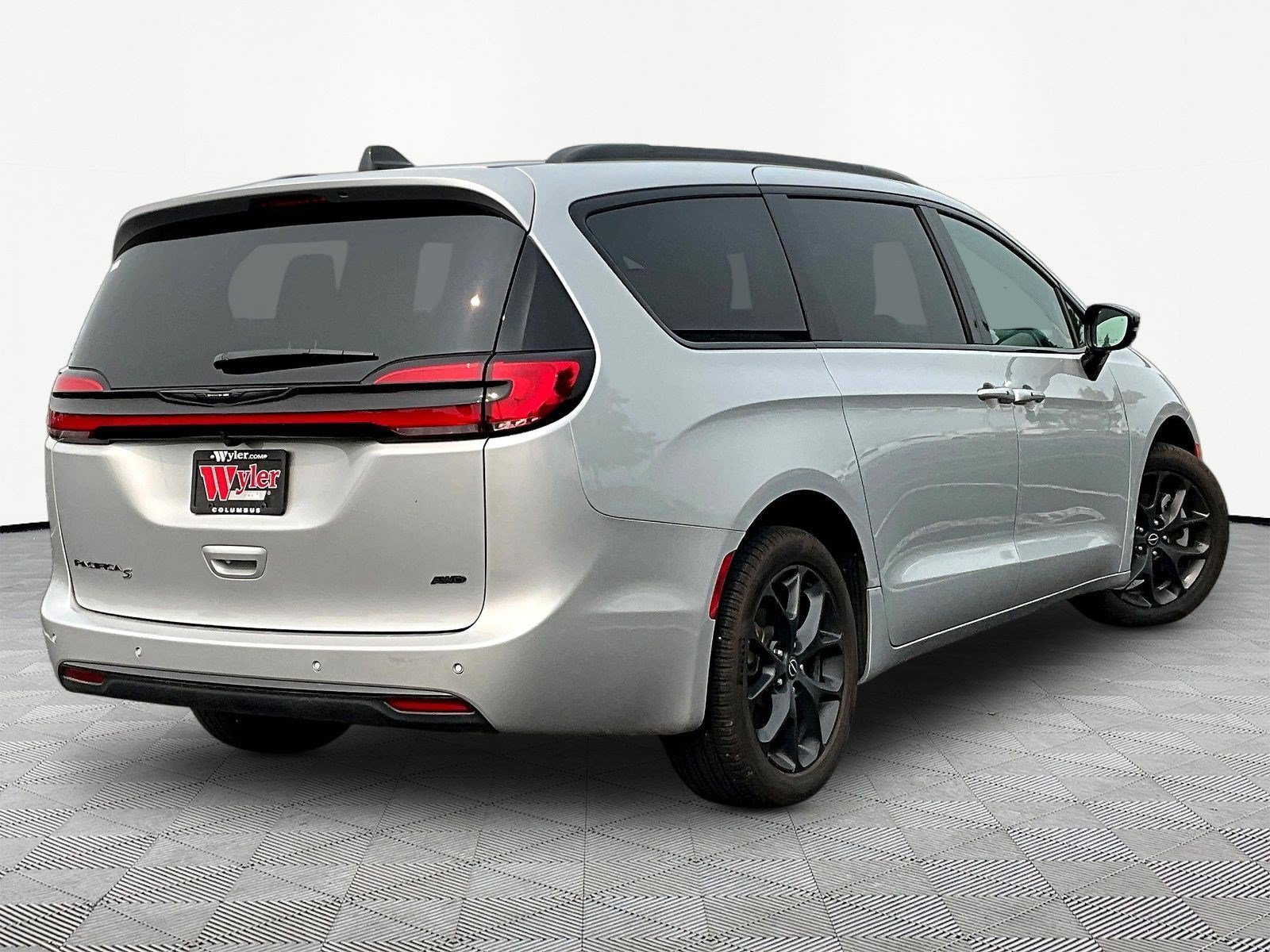 Used 2026 Chrysler Pacifica Select w/ S Appearance Package AWD/4WD image 6