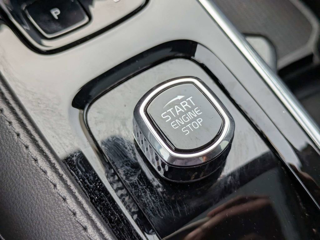 Certified 2023 Volvo XC90 B5 Plus w/ Protection Package Premier AWD/4WD image 31