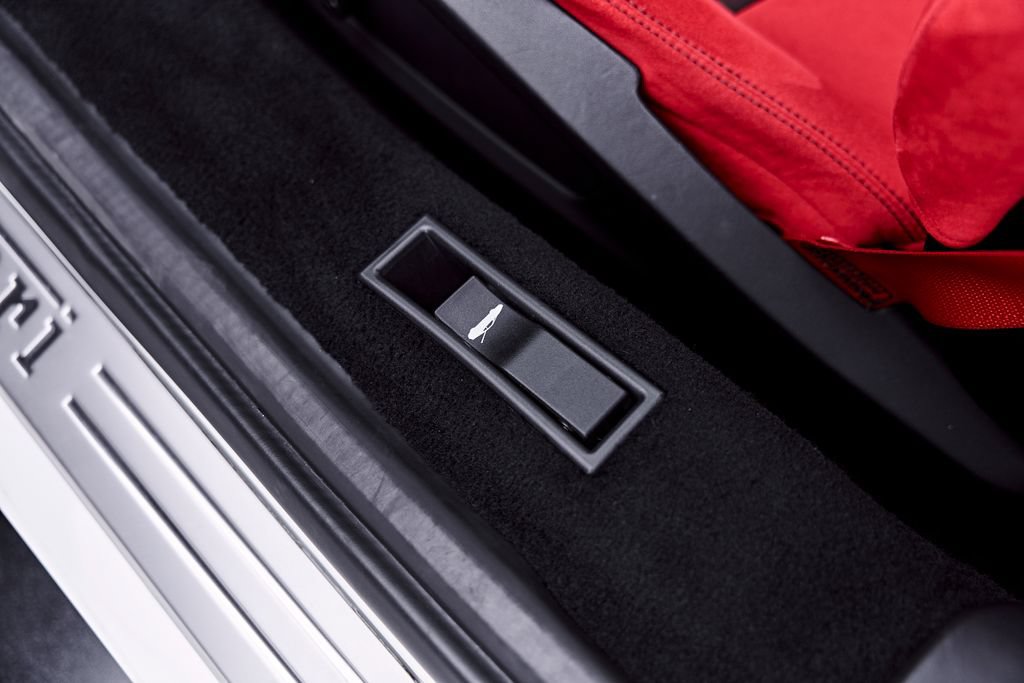 Used 2018 Ferrari 488 GTB RWD image 51