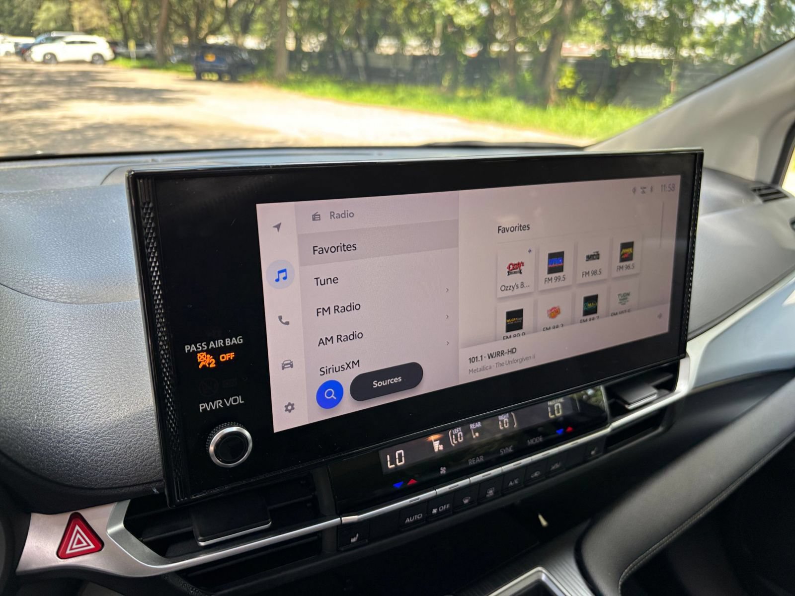 Used 2025 Toyota Sienna XLE FWD image 20