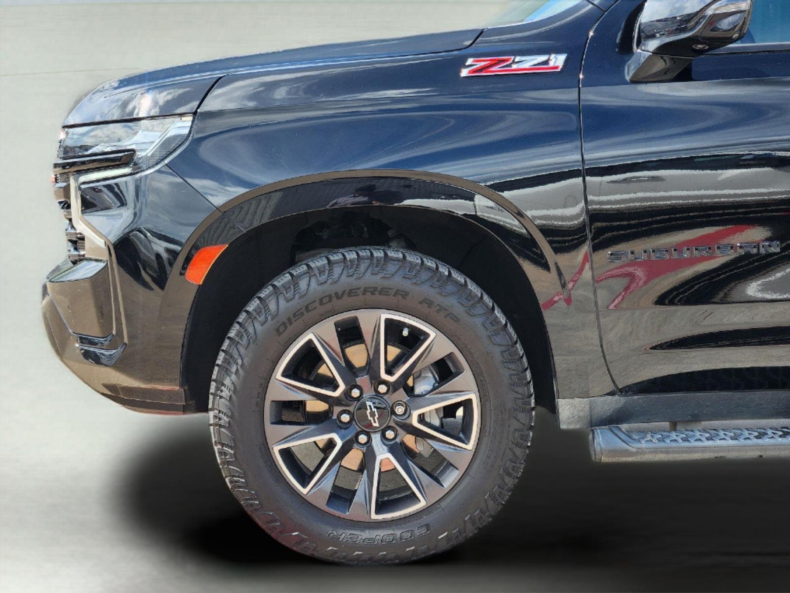 Certified 2023 Chevrolet Suburban Z71 w/ Luxury Package AWD/4WD image 9