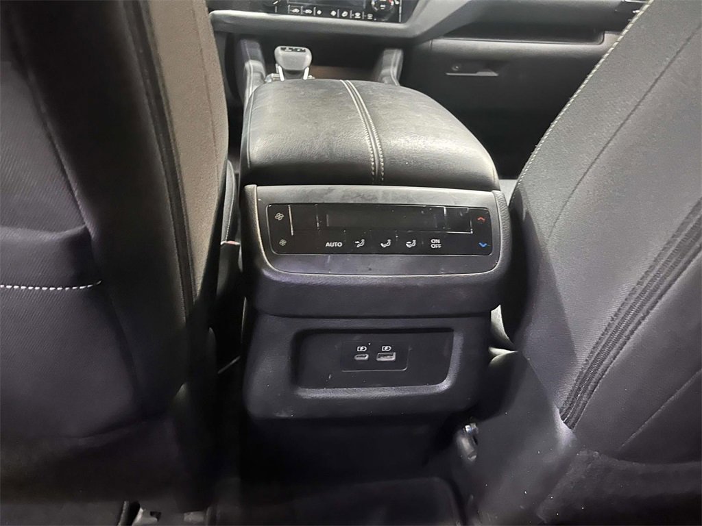 Used 2024 Nissan Pathfinder SV image 16