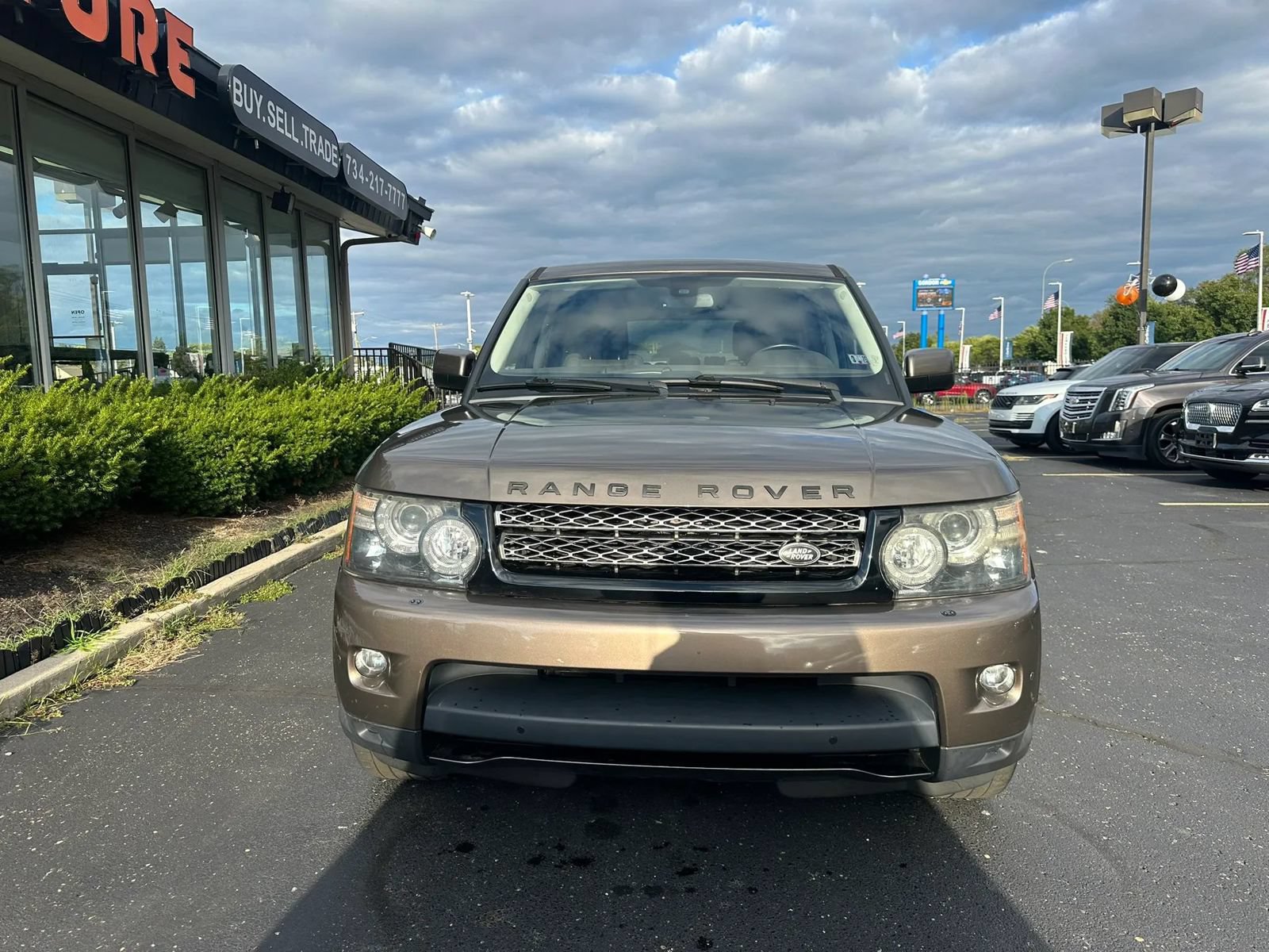 Used 2012 Land Rover Range Rover Sport HSE LUX AWD/4WD image 2