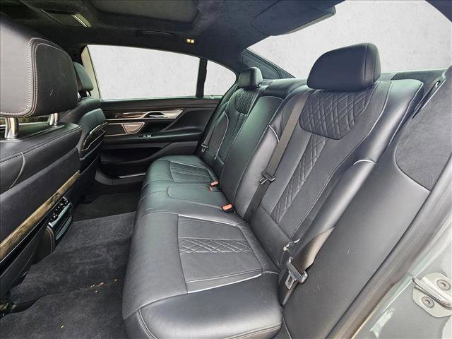 Used 2018 BMW 750i xDrive image 12