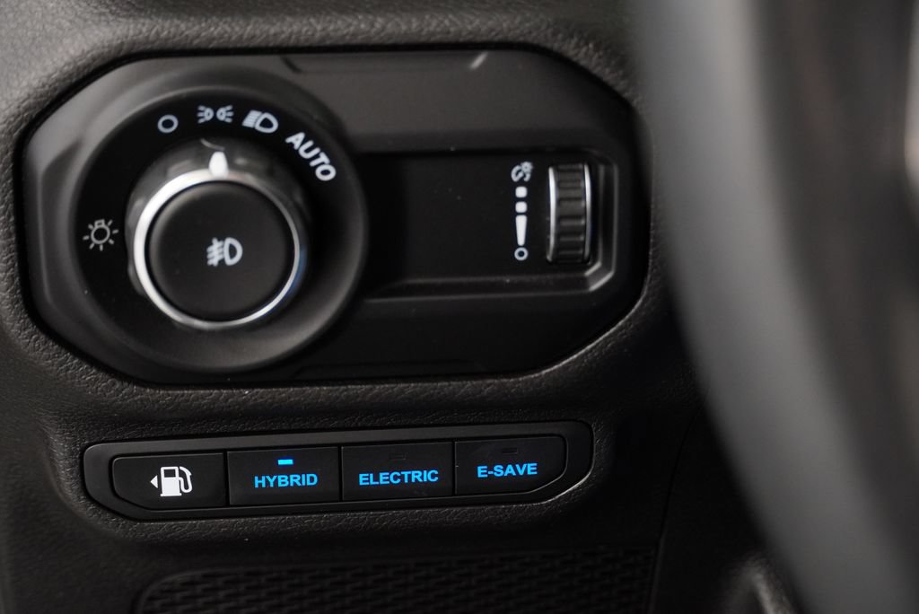 Used 2023 Jeep Wrangler Unlimited Sahara AWD/4WD image 40
