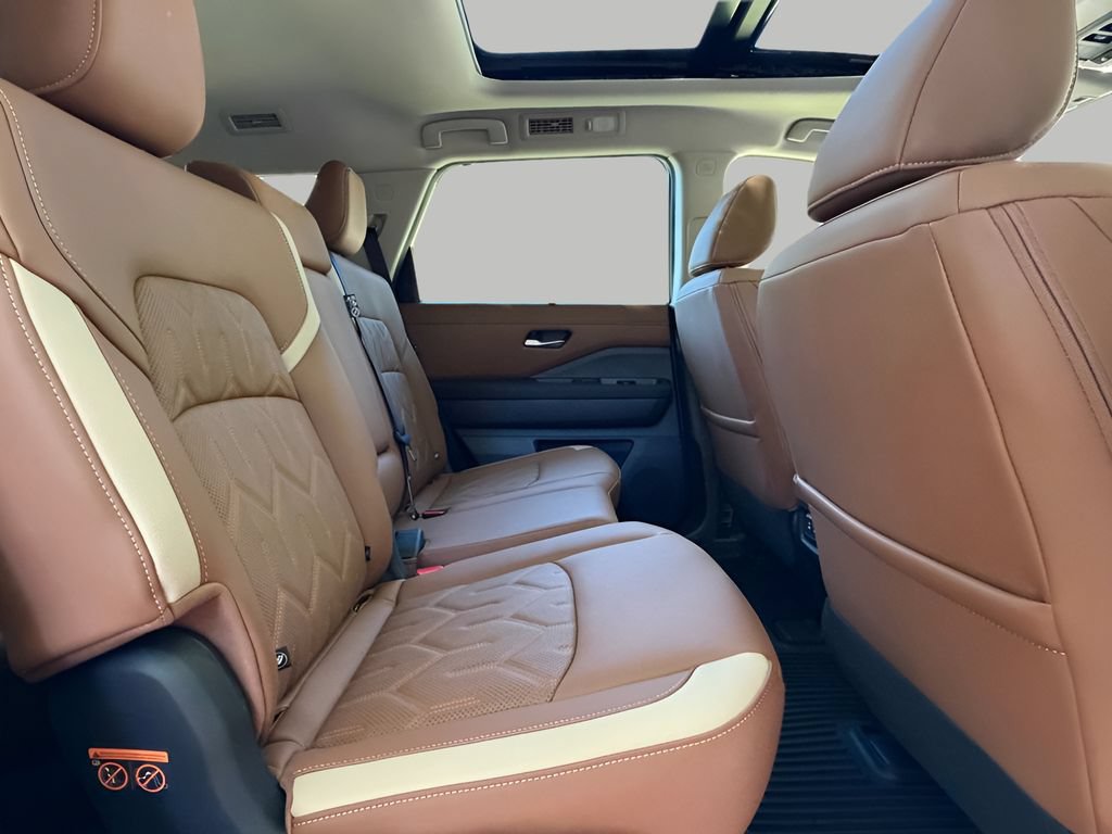New 2026 Nissan Pathfinder Platinum AWD/4WD image 9