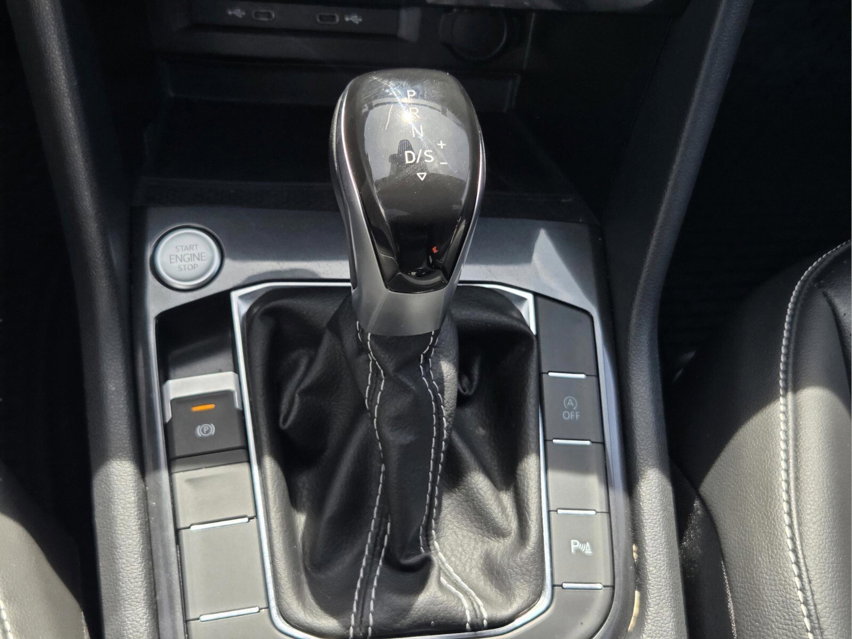 Used 2024 Volkswagen Tiguan SE R-Line FWD image 17