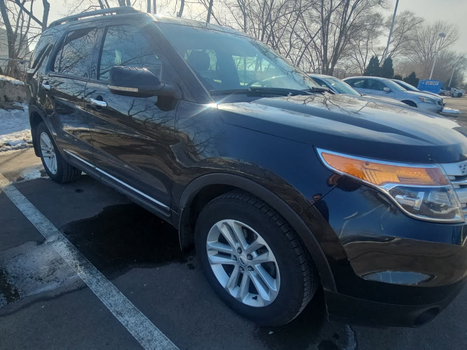 Used 2013 Ford Explorer XLT image 2