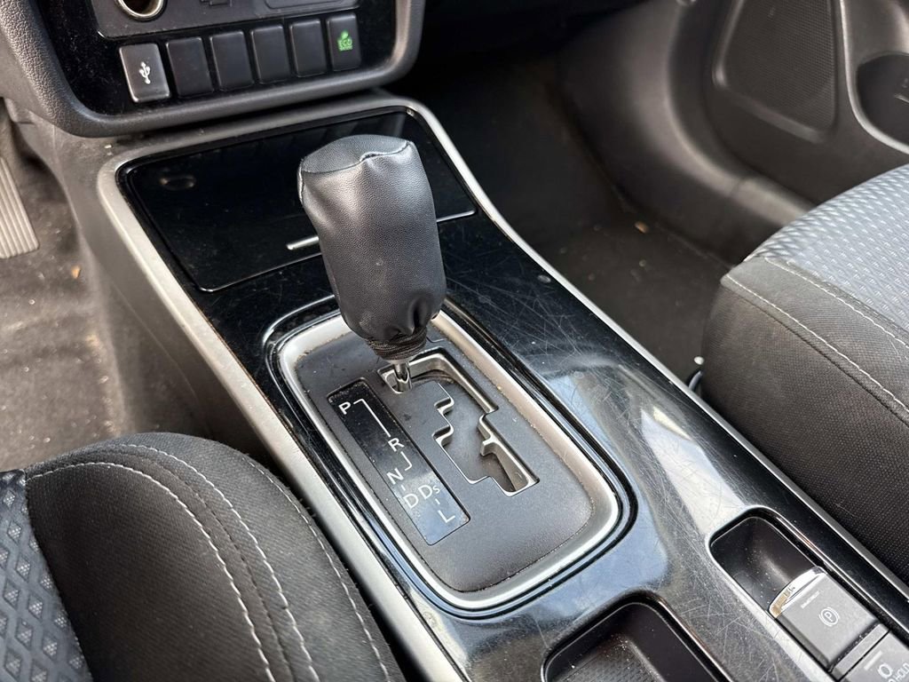 Used 2020 Mitsubishi Outlander ES image 29