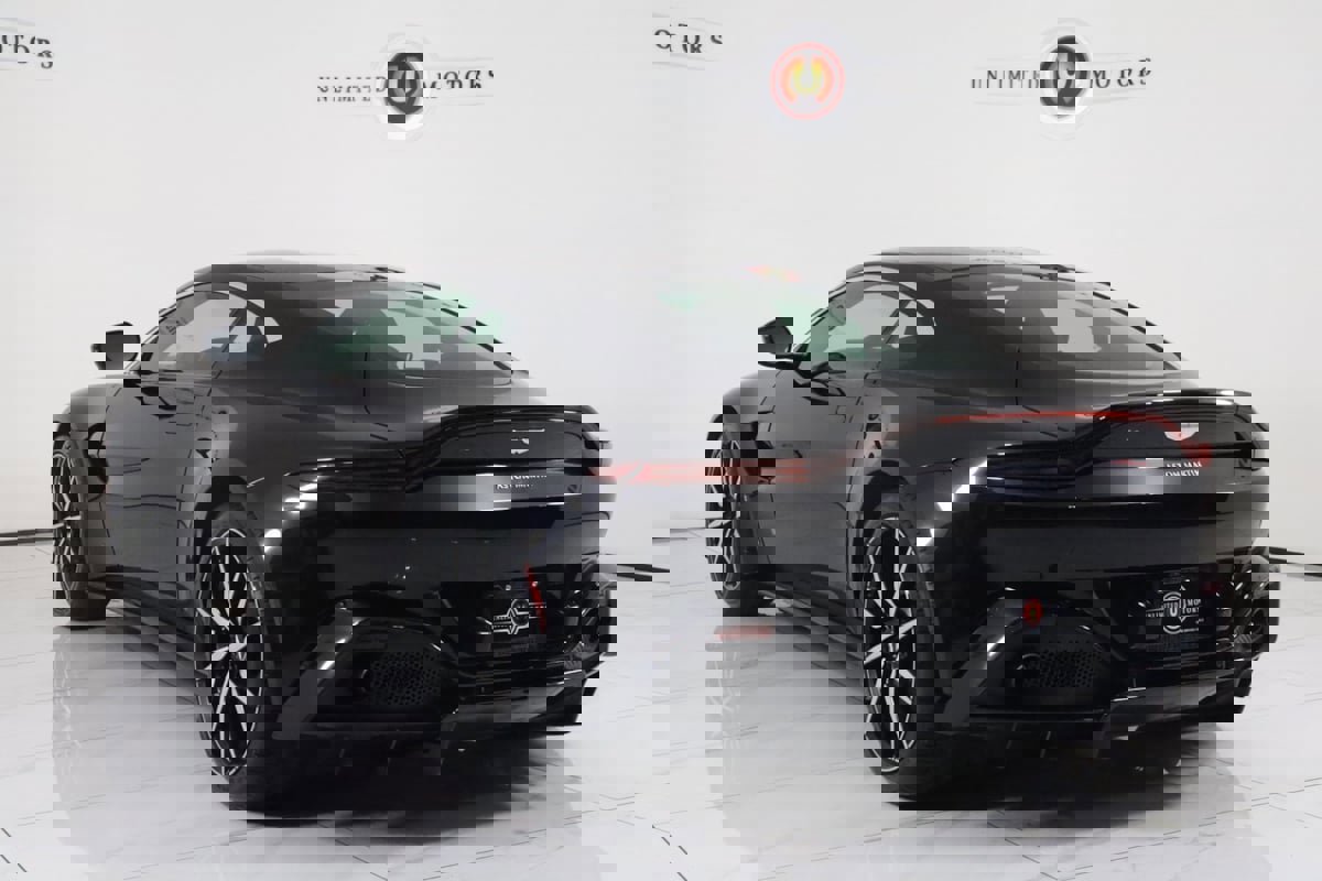 Used 2019 Aston Martin V8 Vantage Coupe image 4