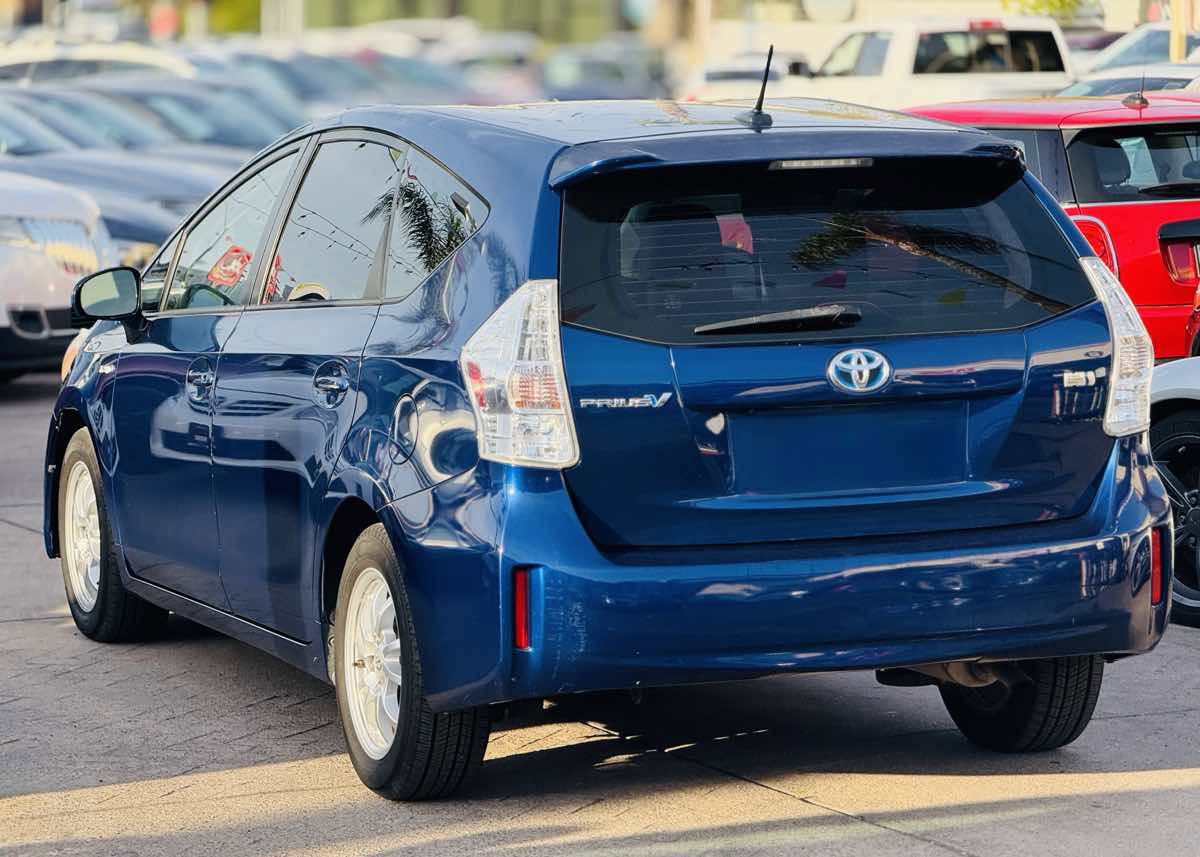 Used 2014 Toyota Prius V Two image 7