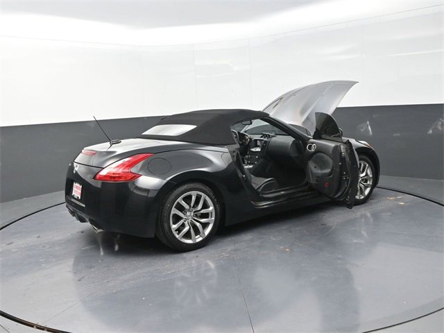 Used 2010 Nissan 370Z Touring image 37