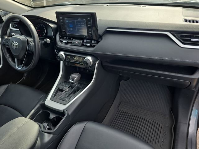 Used 2021 Toyota RAV4 XLE Premium image 14