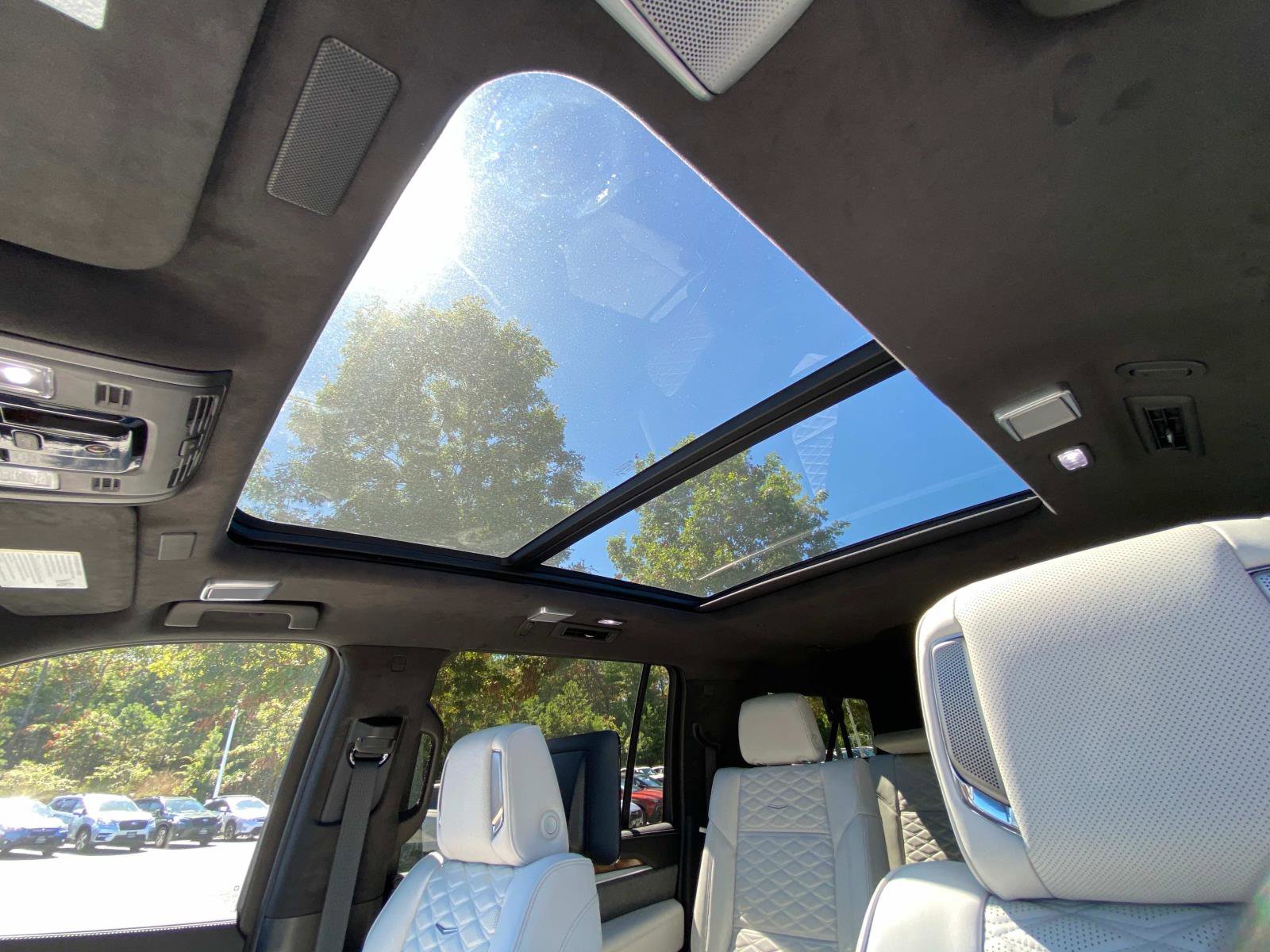 Used 2025 Cadillac Escalade ESV Premium Luxury Platinum image 31