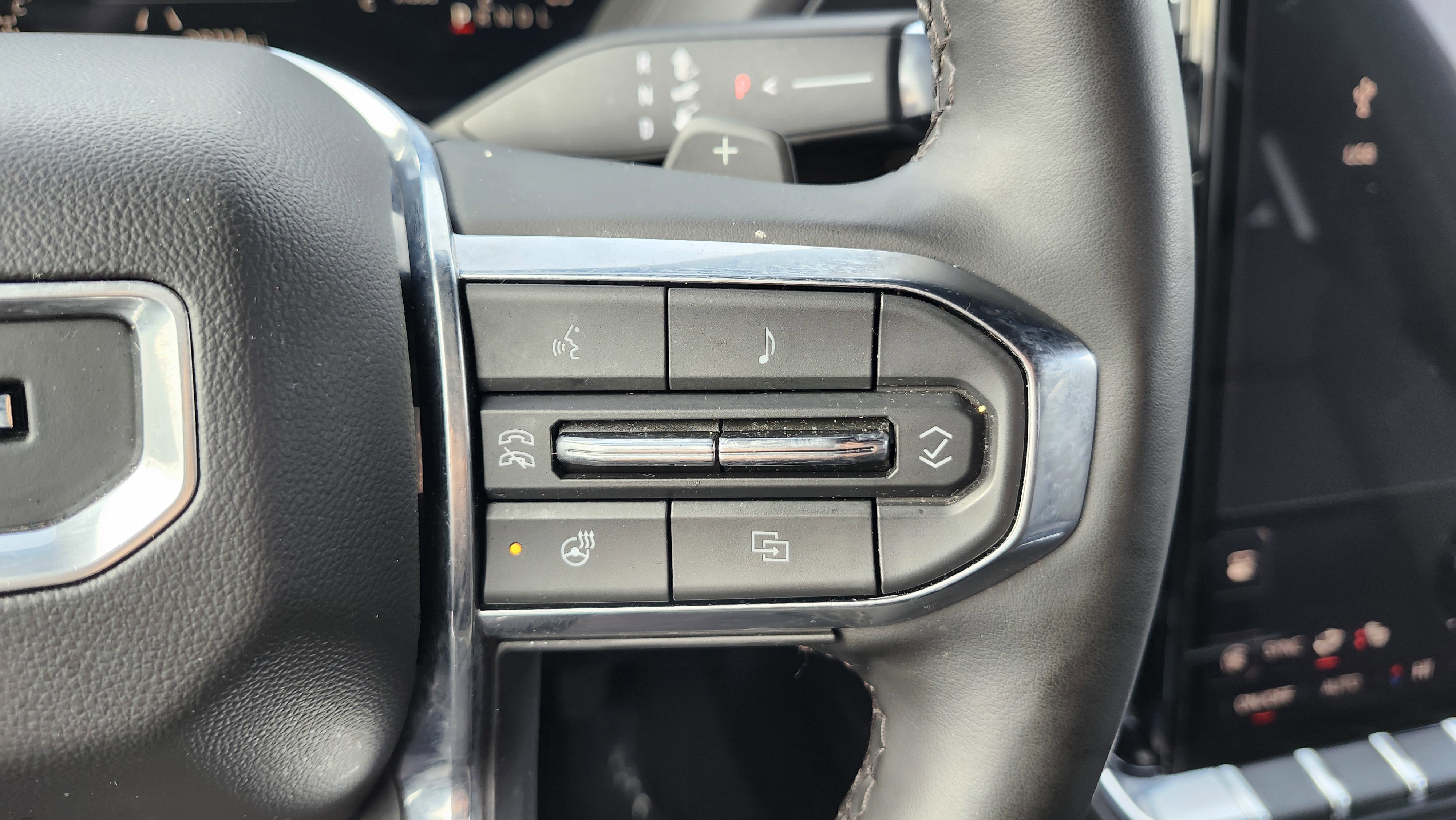 Used 2025 GMC Yukon Denali image 36