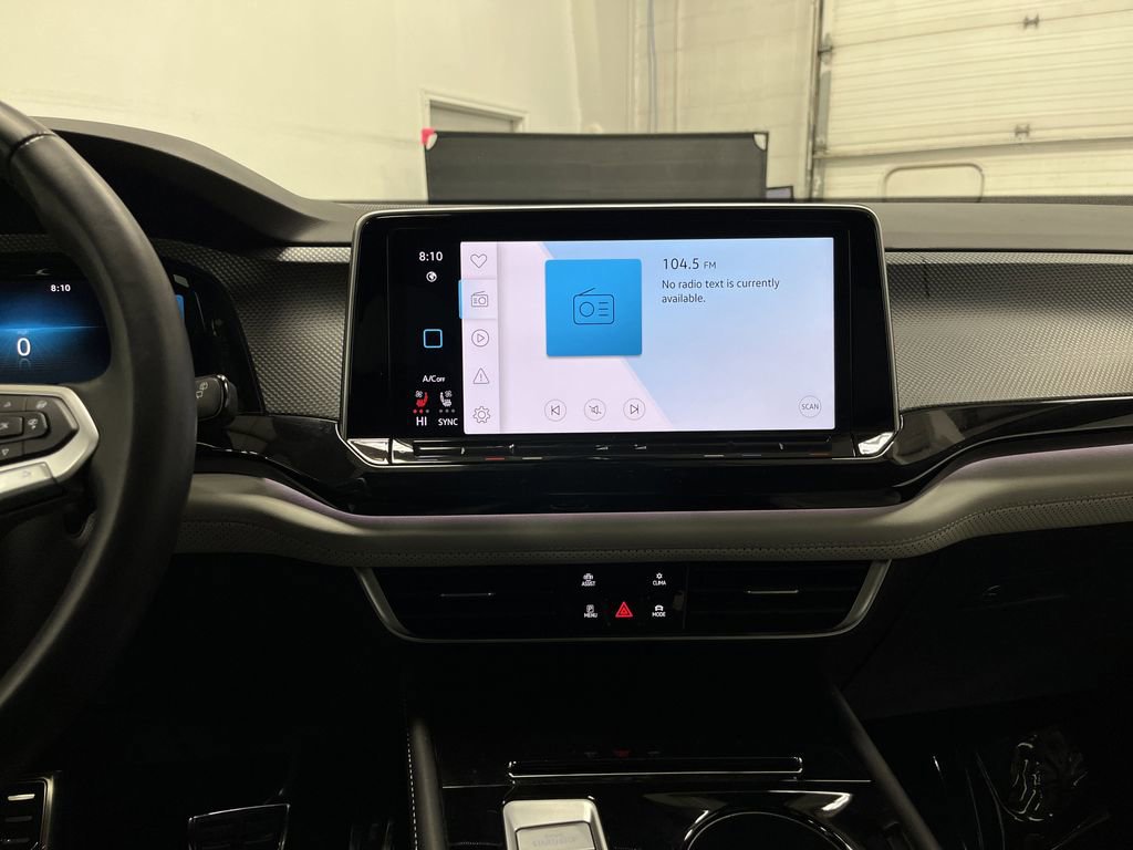 Used 2025 Volkswagen Atlas Cross Sport SEL Premium R-Line image 9