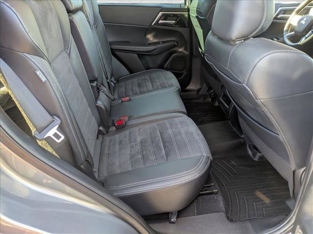 Used 2023 Mitsubishi Outlander SE image 18