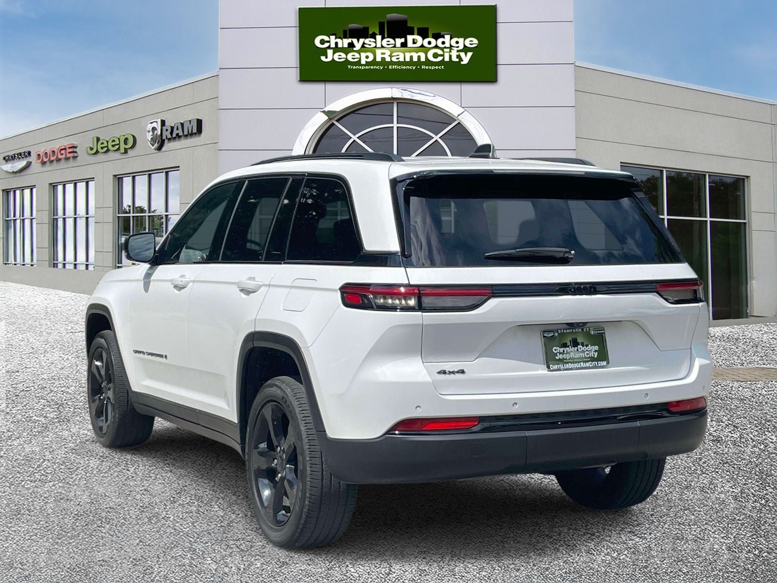 Used 2023 Jeep Grand Cherokee Altitude AWD/4WD image 8