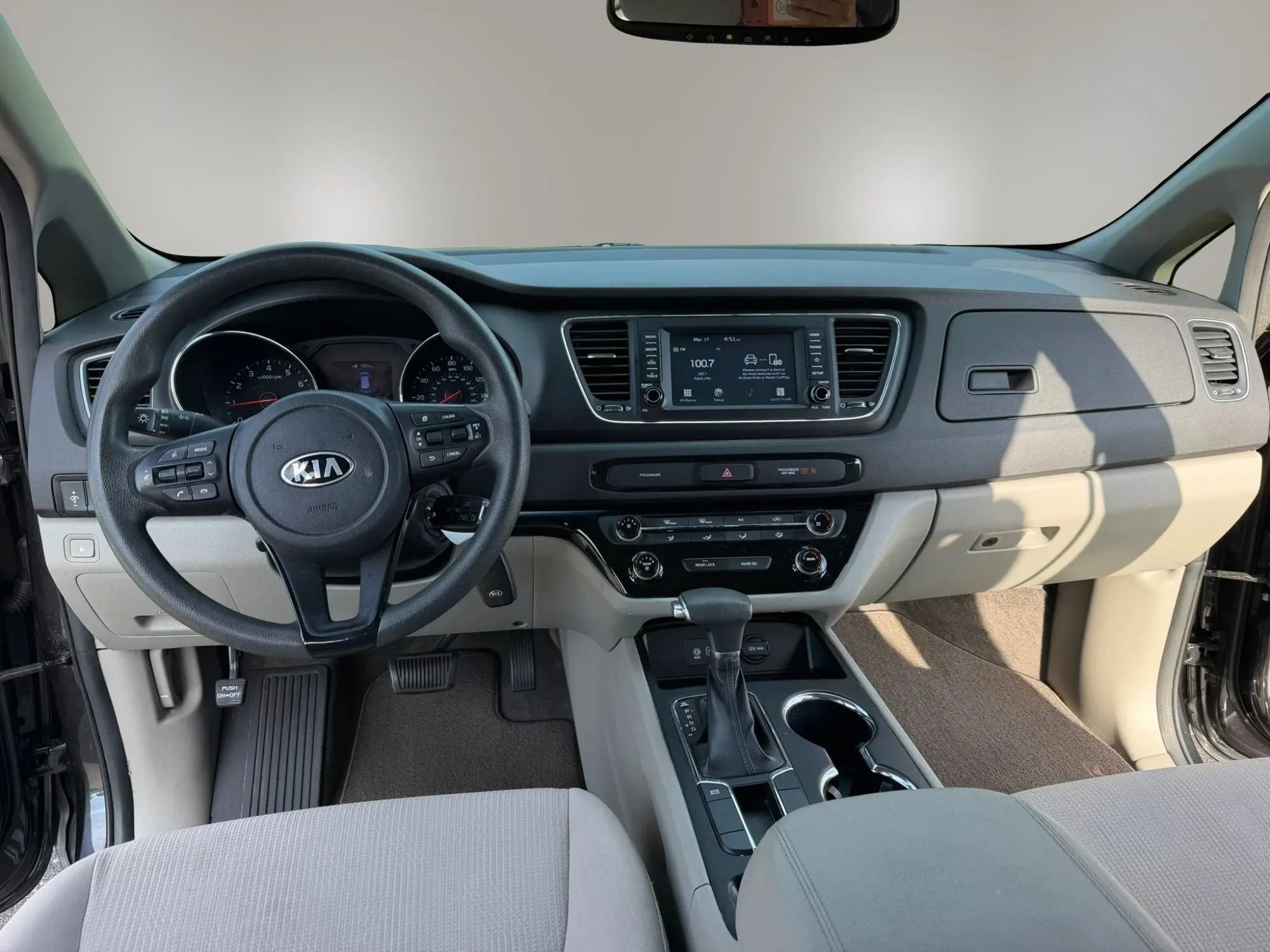 Used 2019 Kia Sedona LX image 10