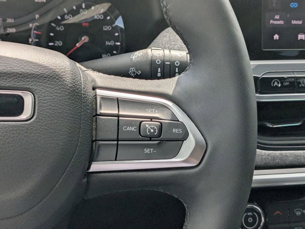 Used 2025 Jeep Compass Latitude w/ Sun & Sound Group image 17