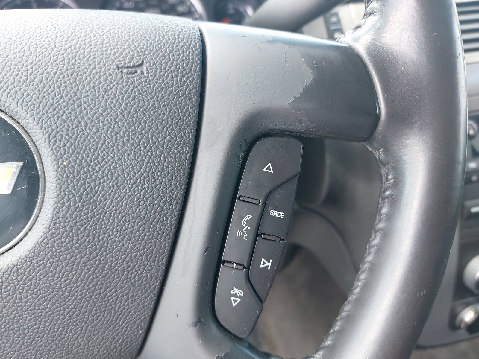 Used 2010 Chevrolet Suburban LS RWD image 17