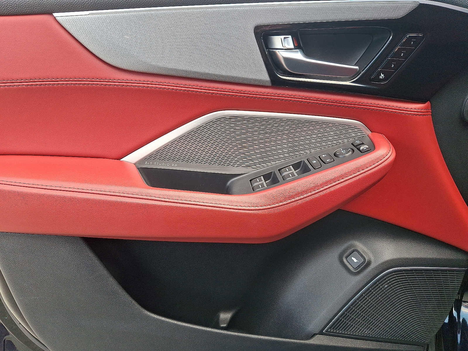 Used 2023 Acura MDX A-Spec image 13