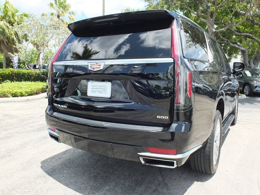 Used 2024 Cadillac Escalade Premium Luxury AWD/4WD image 10