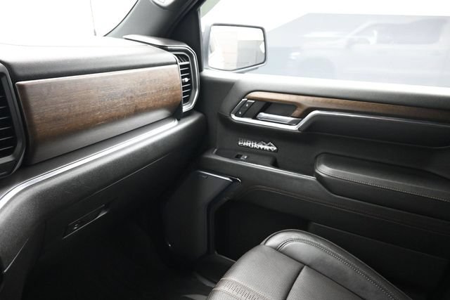 Used 2024 Chevrolet Silverado 1500 High Country w/ Z71 Off-Road Package AWD/4WD image 8