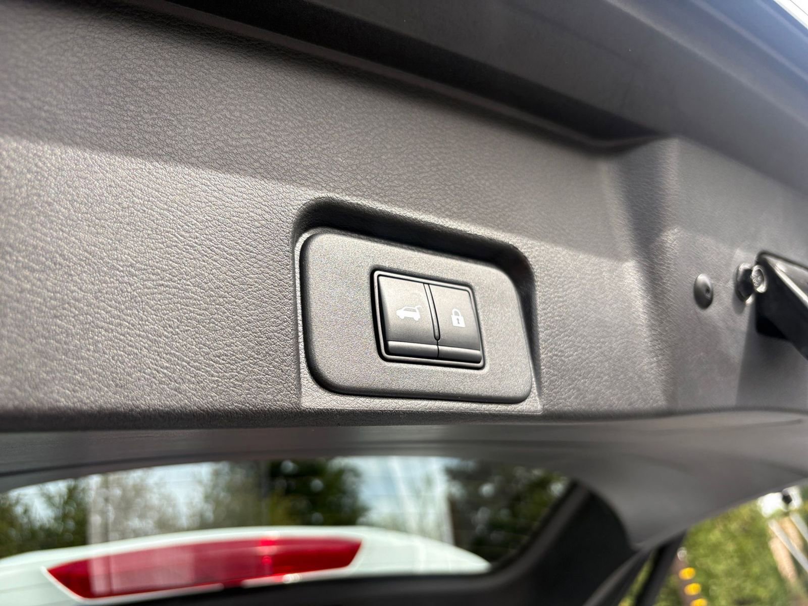 Used 2025 Nissan Rogue SV image 23