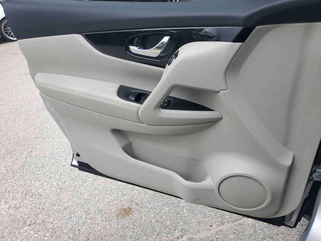 Used 2020 Nissan Rogue Sport SV image 20