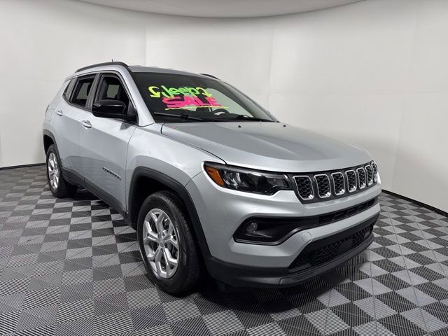 Used 2024 Jeep Compass Latitude image 10