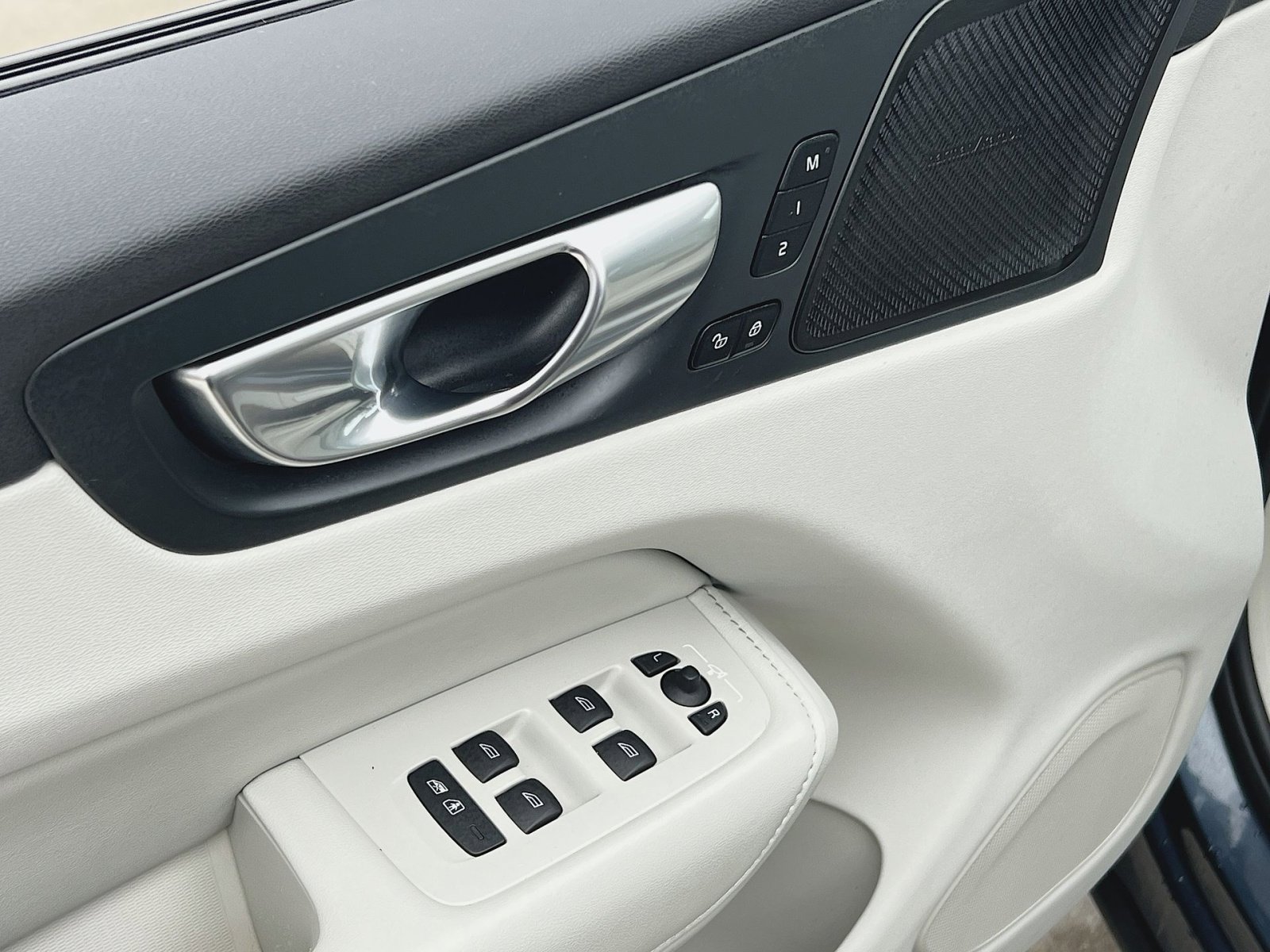 Certified 2023 Volvo XC60 B5 Plus image 15