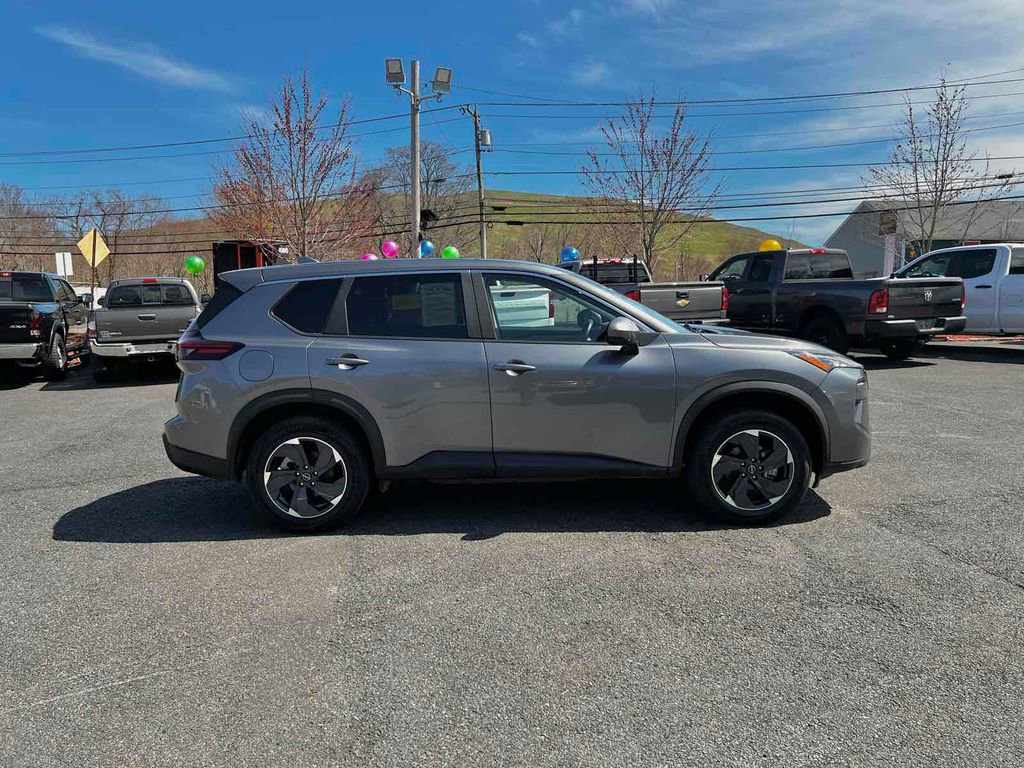 Used 2024 Nissan Rogue SV image 8