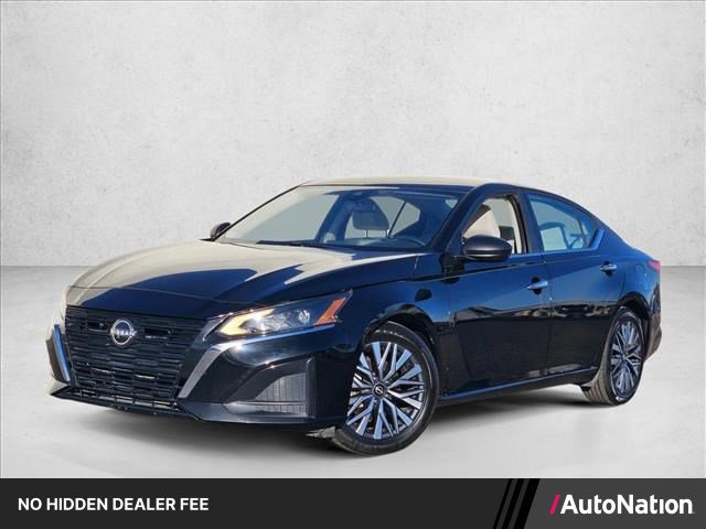 Used 2024 Nissan Altima 2.5 SV FWD image 1