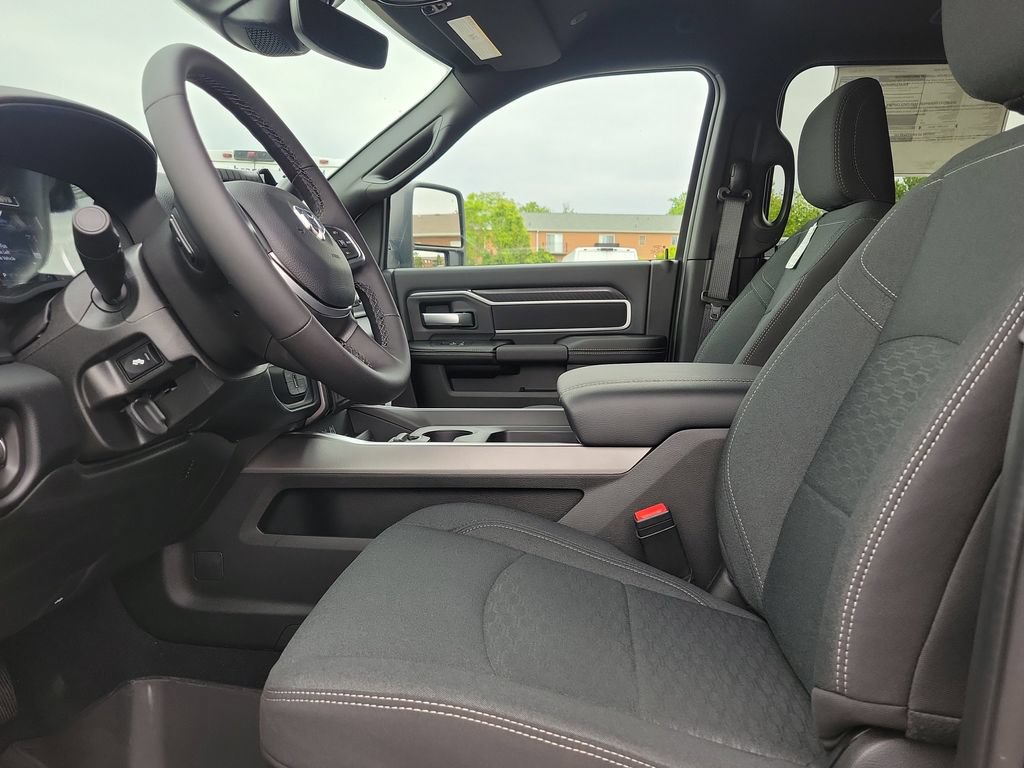New 2026 RAM 3500 Big Horn AWD/4WD image 16
