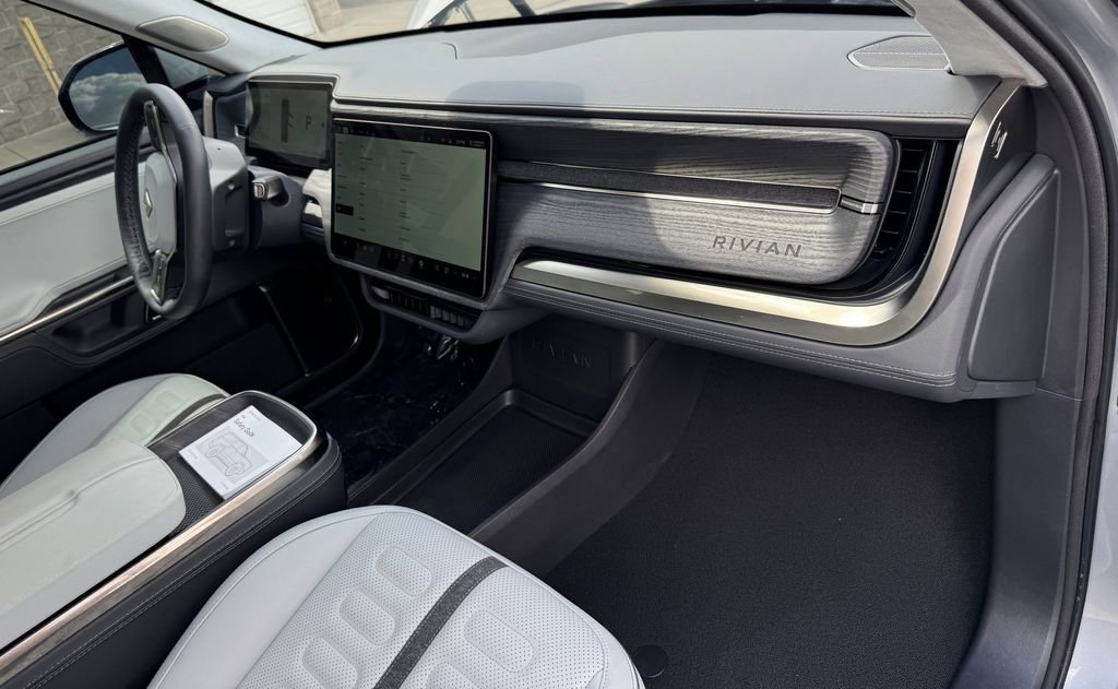 Used 2024 Rivian R1S Adventure AWD/4WD image 30