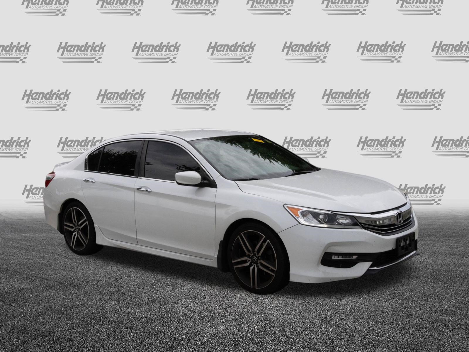 Used 2017 Honda Accord Sport image 2