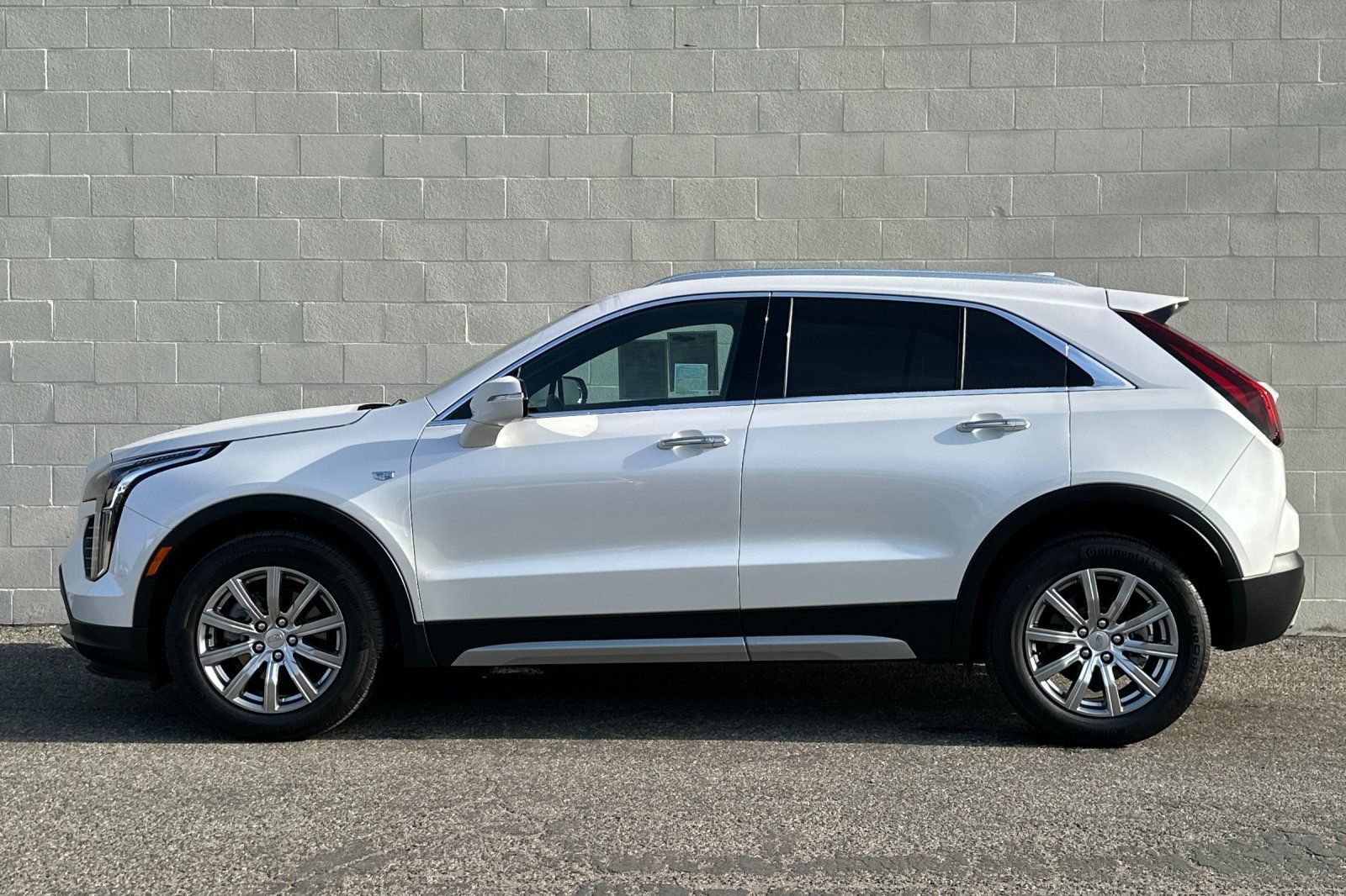 Certified 2023 Cadillac XT4 Premium Luxury w/ Cold Weather Package FWD image 7